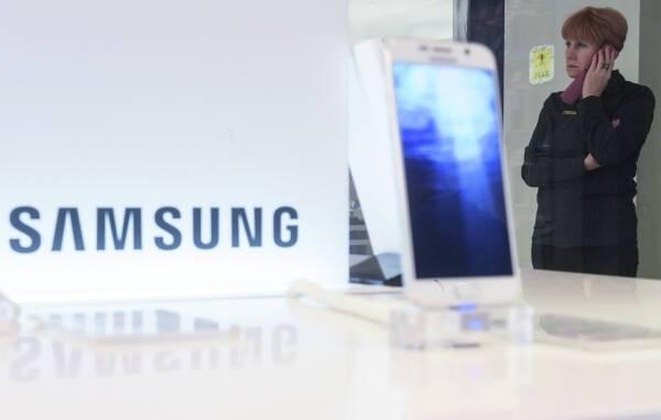 Samsung приостановил поставки техники в Россию