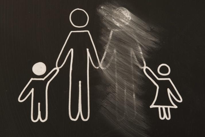 Выплата пособий неполным семьям в 2022 году: льготы для детей одиноким родителям