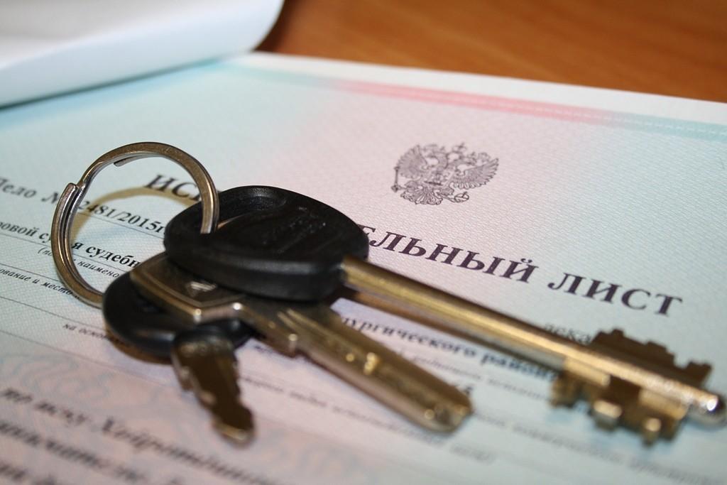 В России проводятся торги по реализации имущества должников и реализации заложенного или арестованного имущества. Реализация заложенного имущества в рамках судебного разбирательства