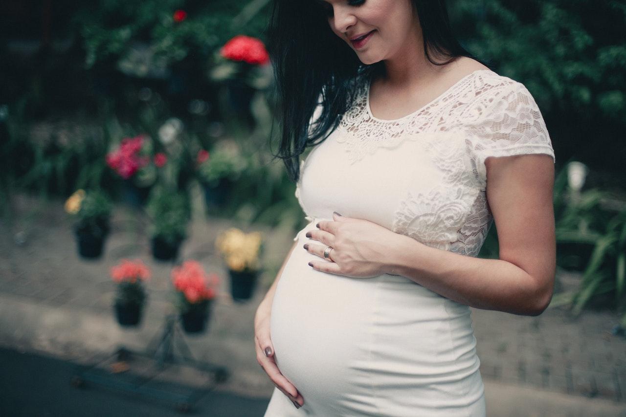 Может ли работодатель уволить беременную сотрудницу с декретной ставки